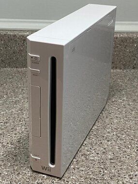 Nintendo Wii (Console Only)